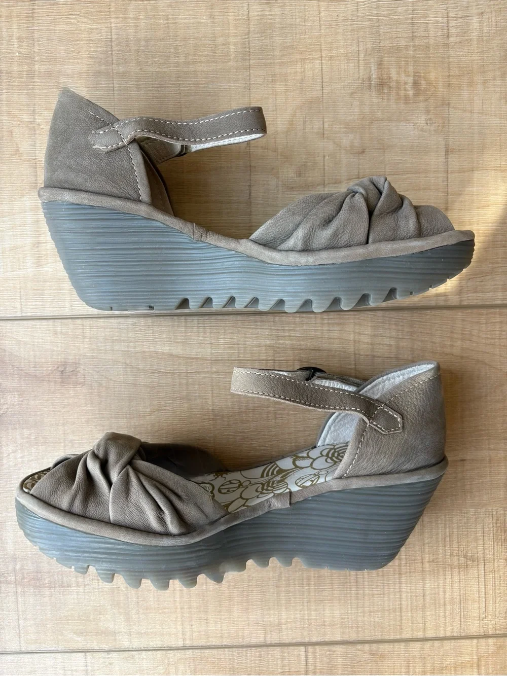 Fly London Yoel Knotted Bow Suede Wedge Maryjane Peeptoe Sandals. Size 37